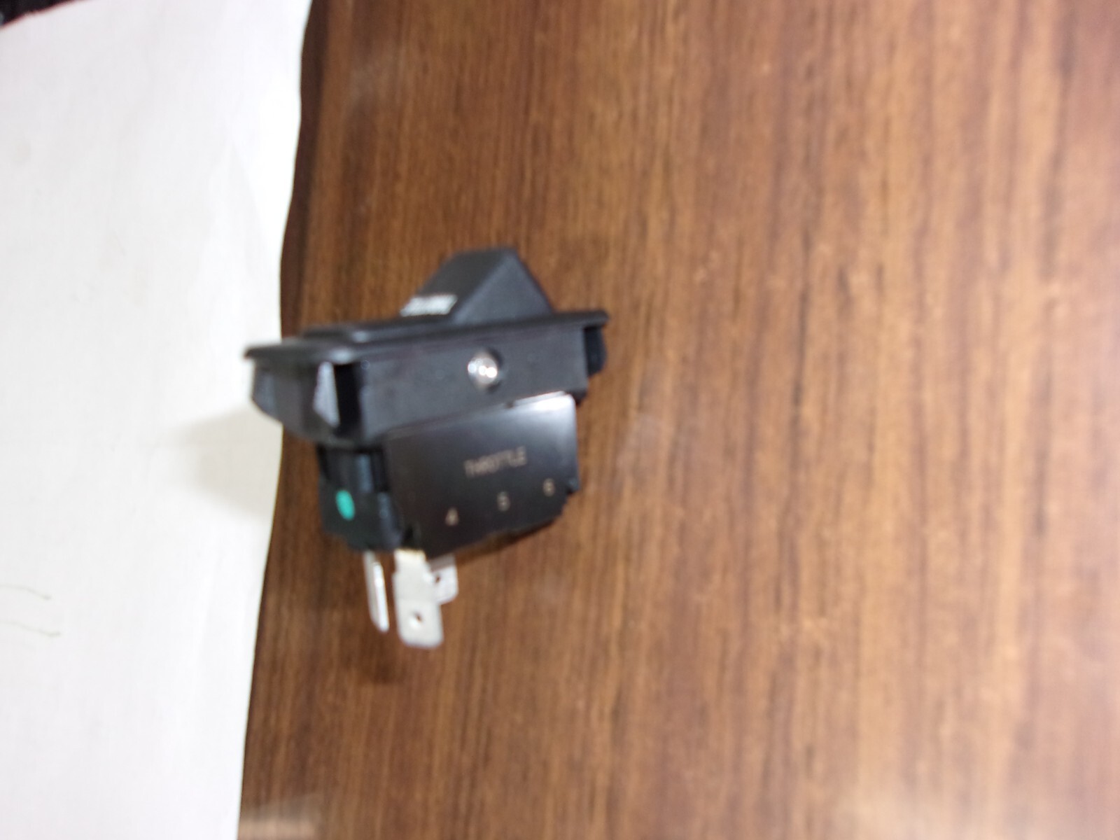 1665950C2 THROTTLE SWITCH O.E.M. NAVISTAR