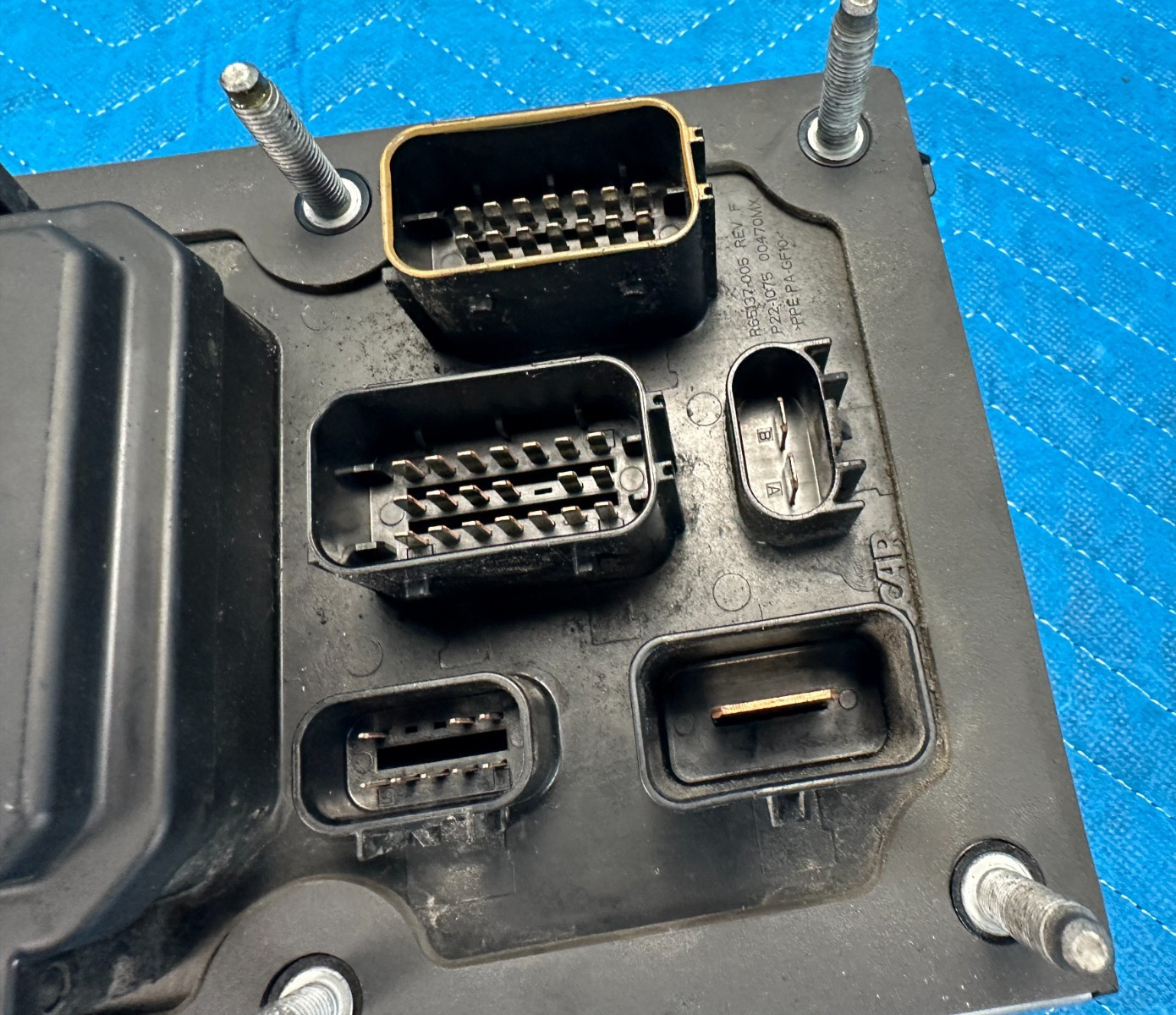 Kenworth T680 Paccar Fuse Box Assembly P27-1297-0101 2023 OEM
