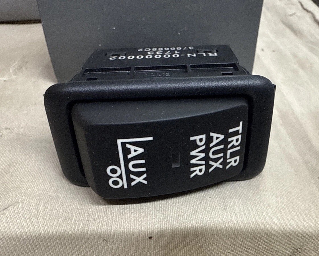 International 3766668C2 Switch ELECTRONIC HARDWIRED TRAILER SOCKET CENTER PIN