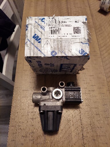 Wabco 975 009 0040 Pressure Limiting Valve 12 Volt Positive/ 9750090040