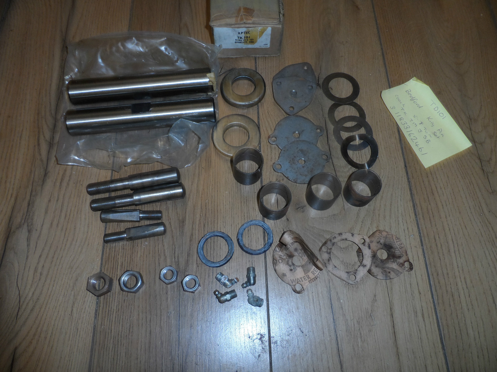 BEDFORD 6 AND 7 TON J TK TM SB RANGE AND COACH 1958-ONWARDS NEW KING PIN SET