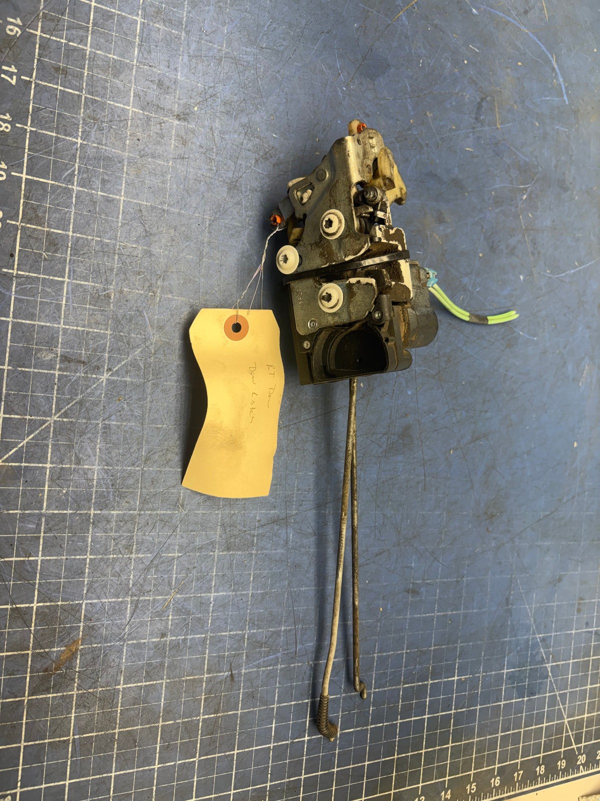 2009 IH PROSTAR+ RIGHT DOOR LATCH / LOCK PART # 16629140 *SEE PICTURES*