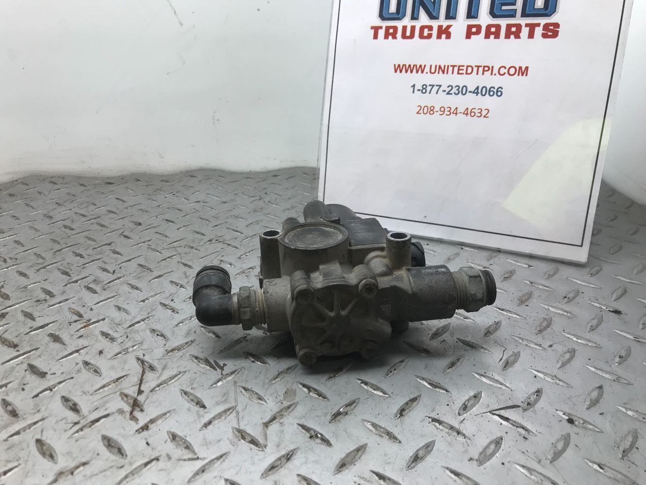 WABCO ABS Relay Valve/Sensor. PN: 472-195-052-0