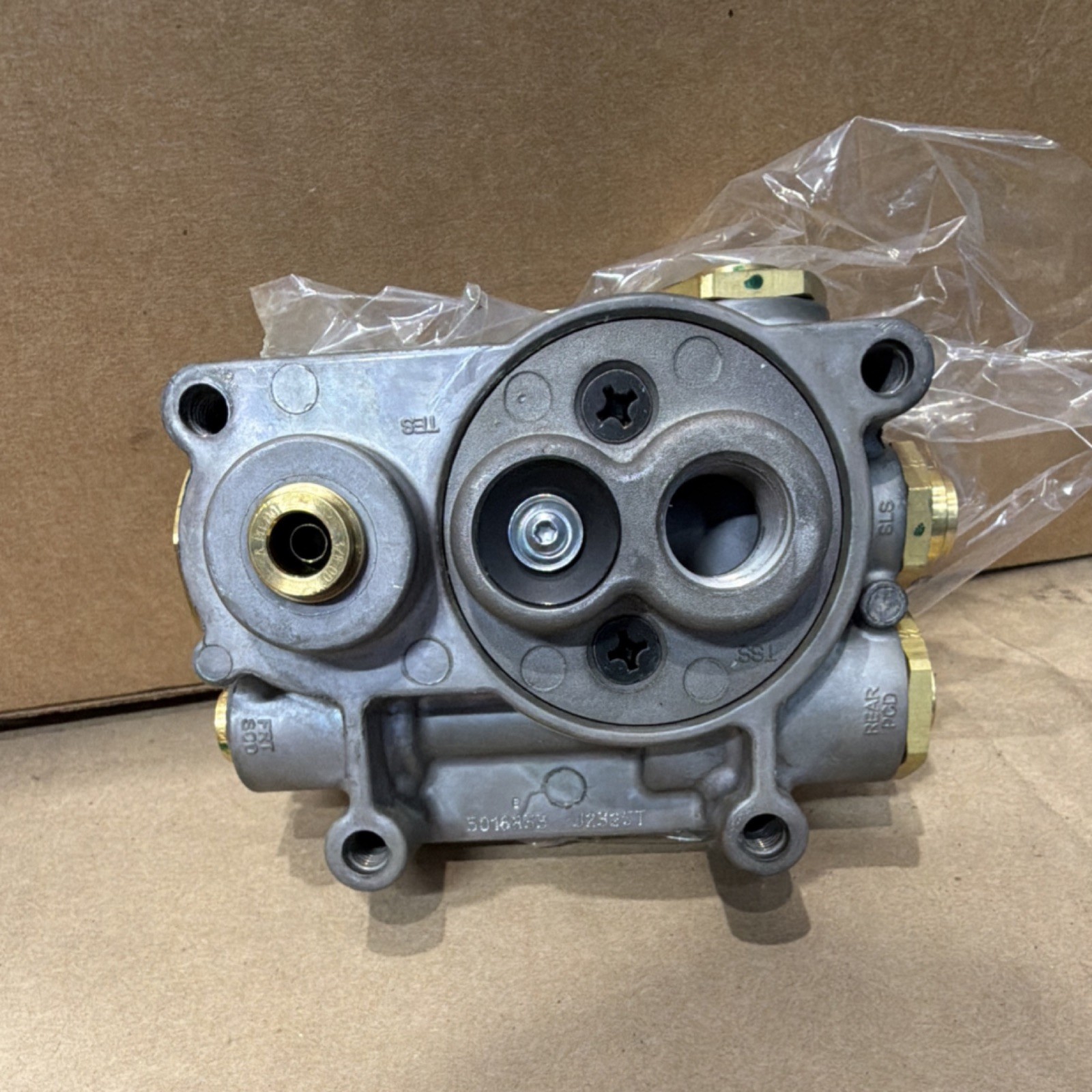 Bendix 5.9″ TP-5 Tractor Protection Valve 802926 5016833 5006728