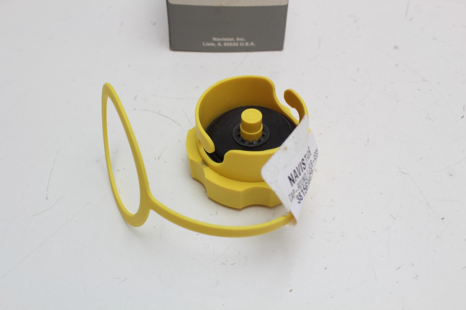 Genuine OEM INTERNATIONAL OIL CAP 3815698C2