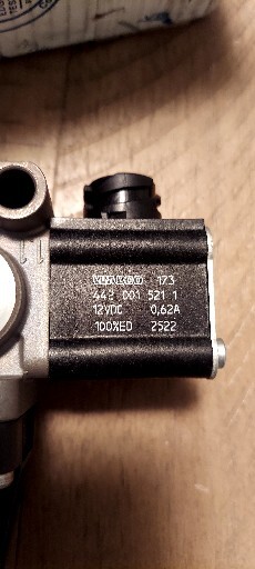 Wabco 975 009 0040 Pressure Limiting Valve 12 Volt Positive/ 9750090040