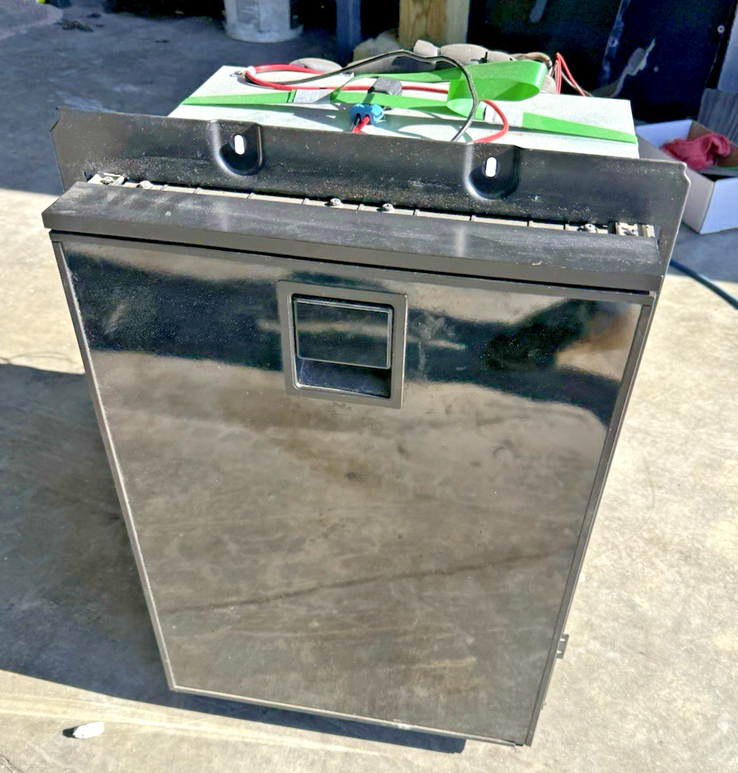 Peterbilt 579 Paccar U10-6011 Commercial Truck Refrigerator Mini Fridge