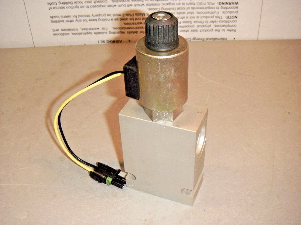 Sauer Danfoss TYC220211 Hydraulic 3Way Valve Lisk 24VDC Solenoid Comatrol CP5211