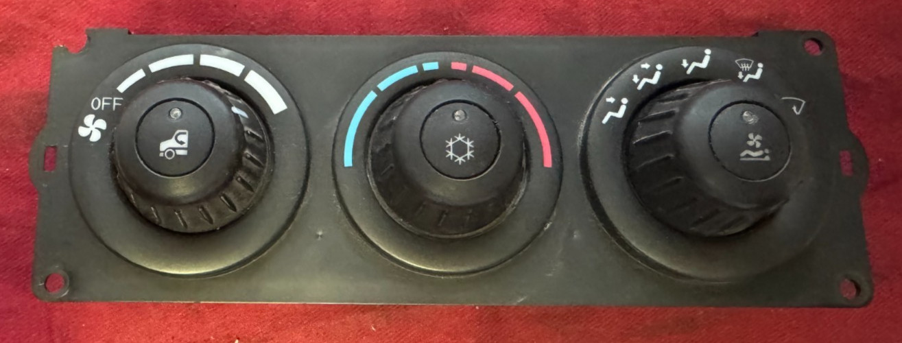 F21-1013-11-000 Genuine Paccar Temperature Control Temp A/C Heat-BROKEN TABS