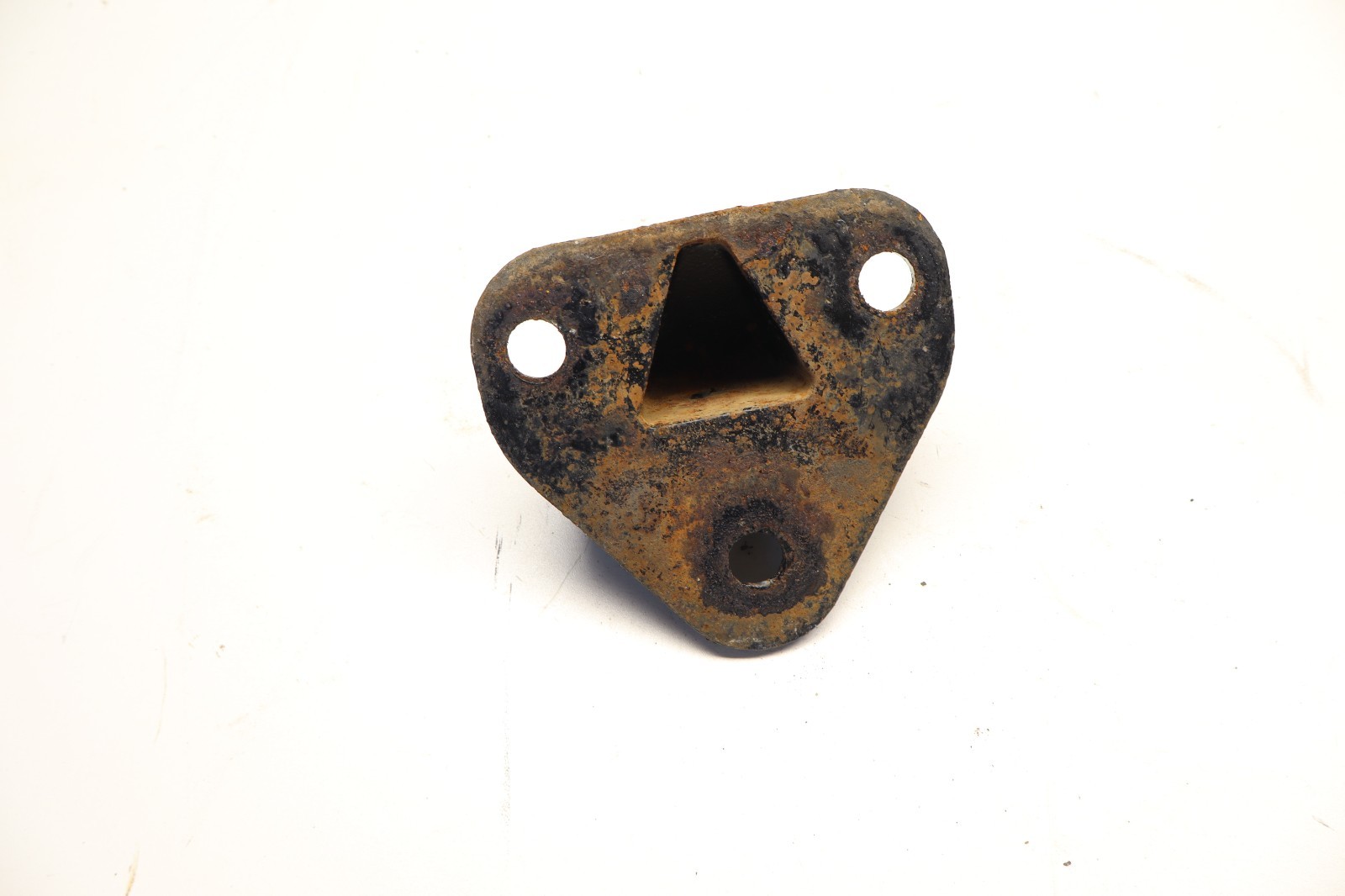2022 PETERBILT 579 PACCAR REAR AXLE FRAME BUMPER STOP BRACKET 01-52865 OEM