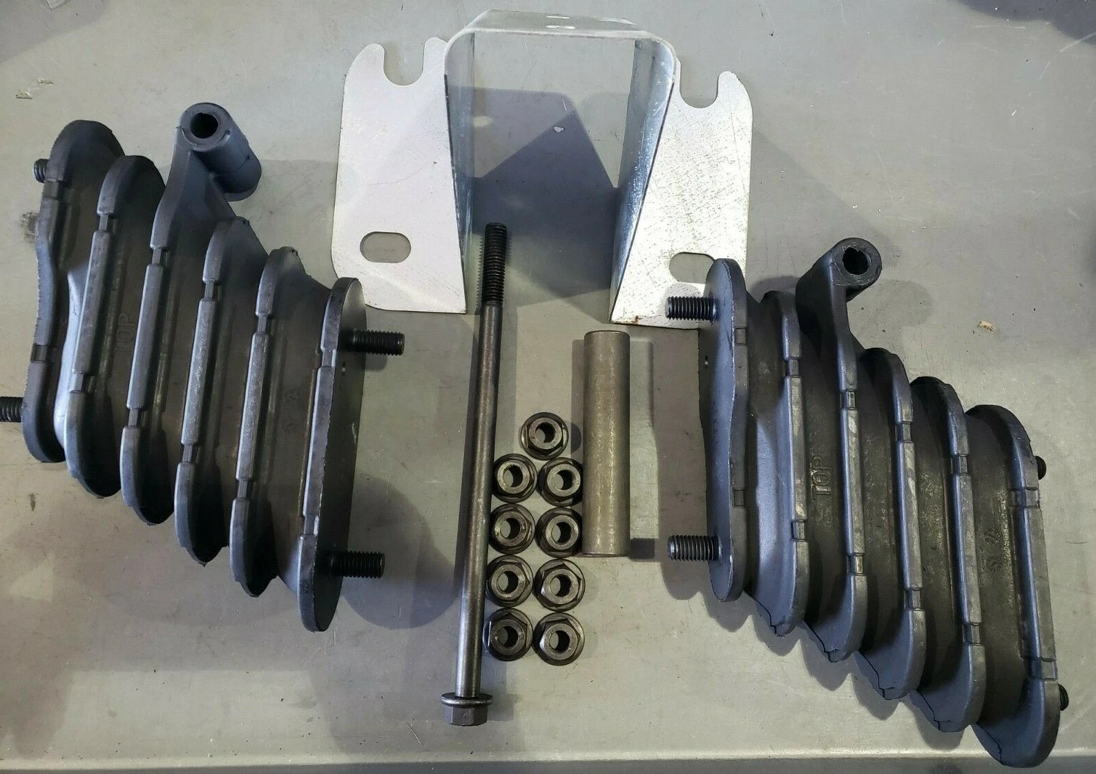 One Pair Hendrickson Haulmaax 460 Bolster Springs Wear Plate 64179-048 64179-037
