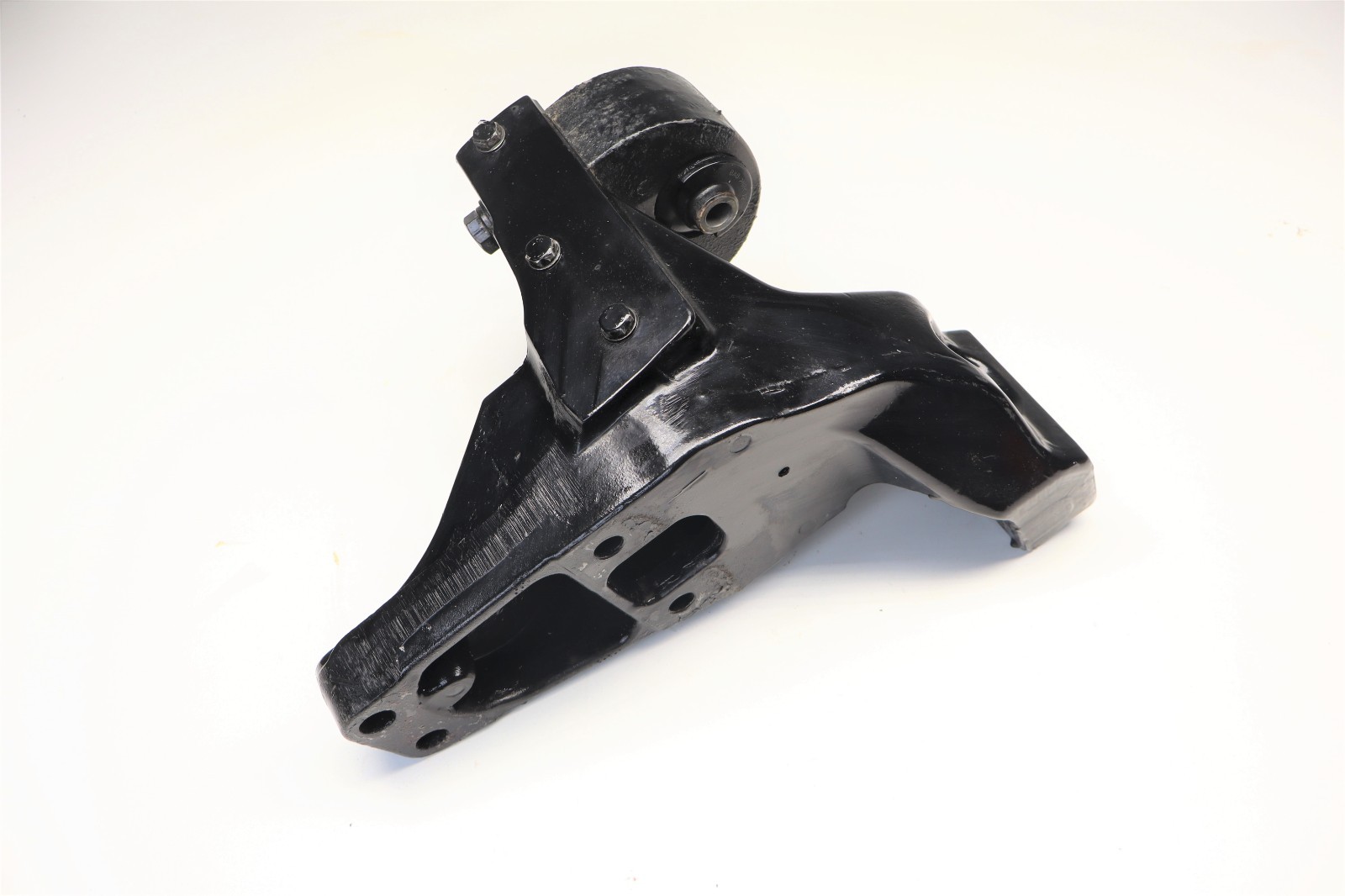 2023 PETERBILT 579 PACCAR RIGHT CAB MOUNT BRACKET A85-6136R