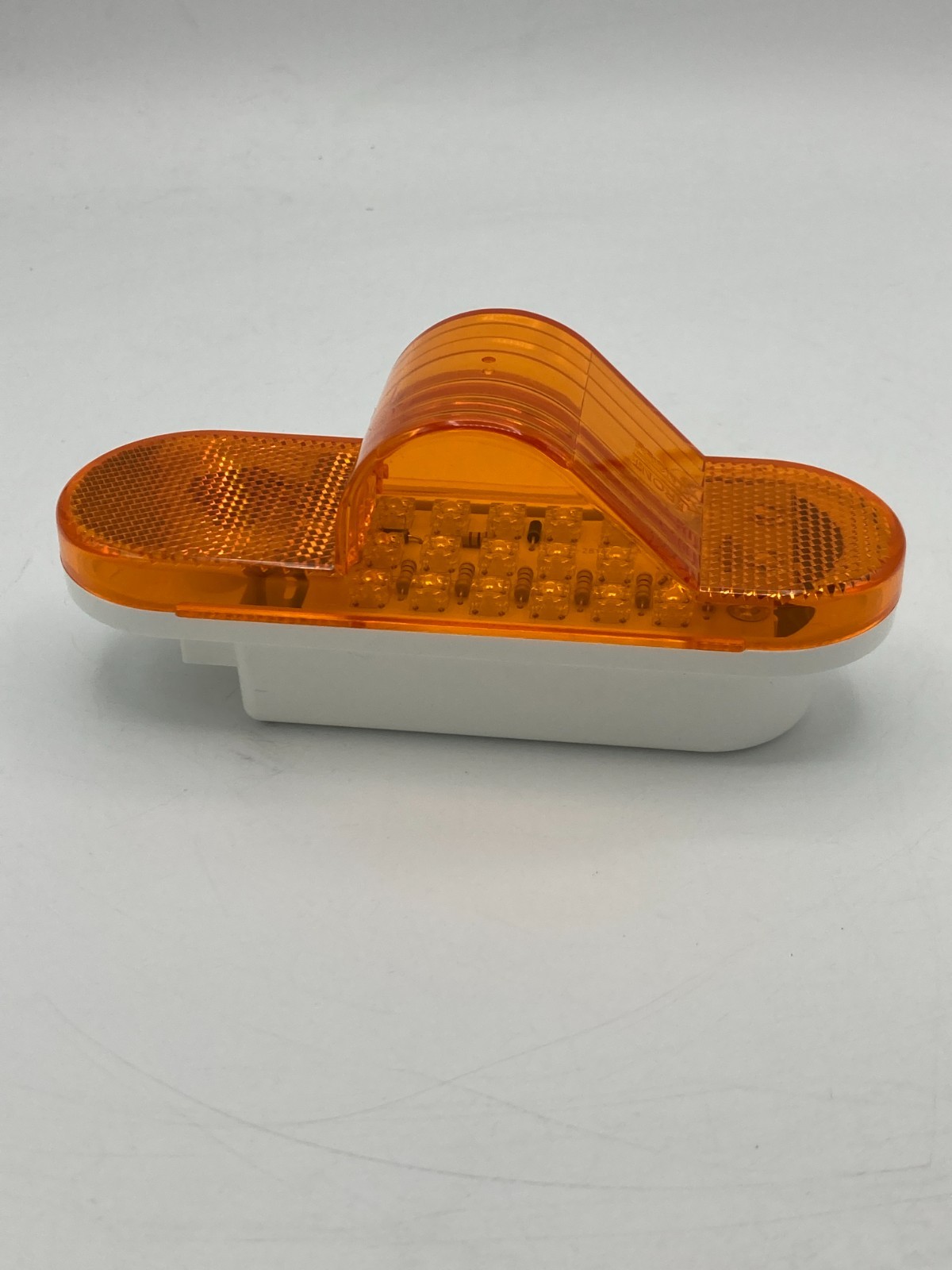 United Pacific 38920B Turn Signal Light Bulk, 18 Led, Mid Trailer, Amber