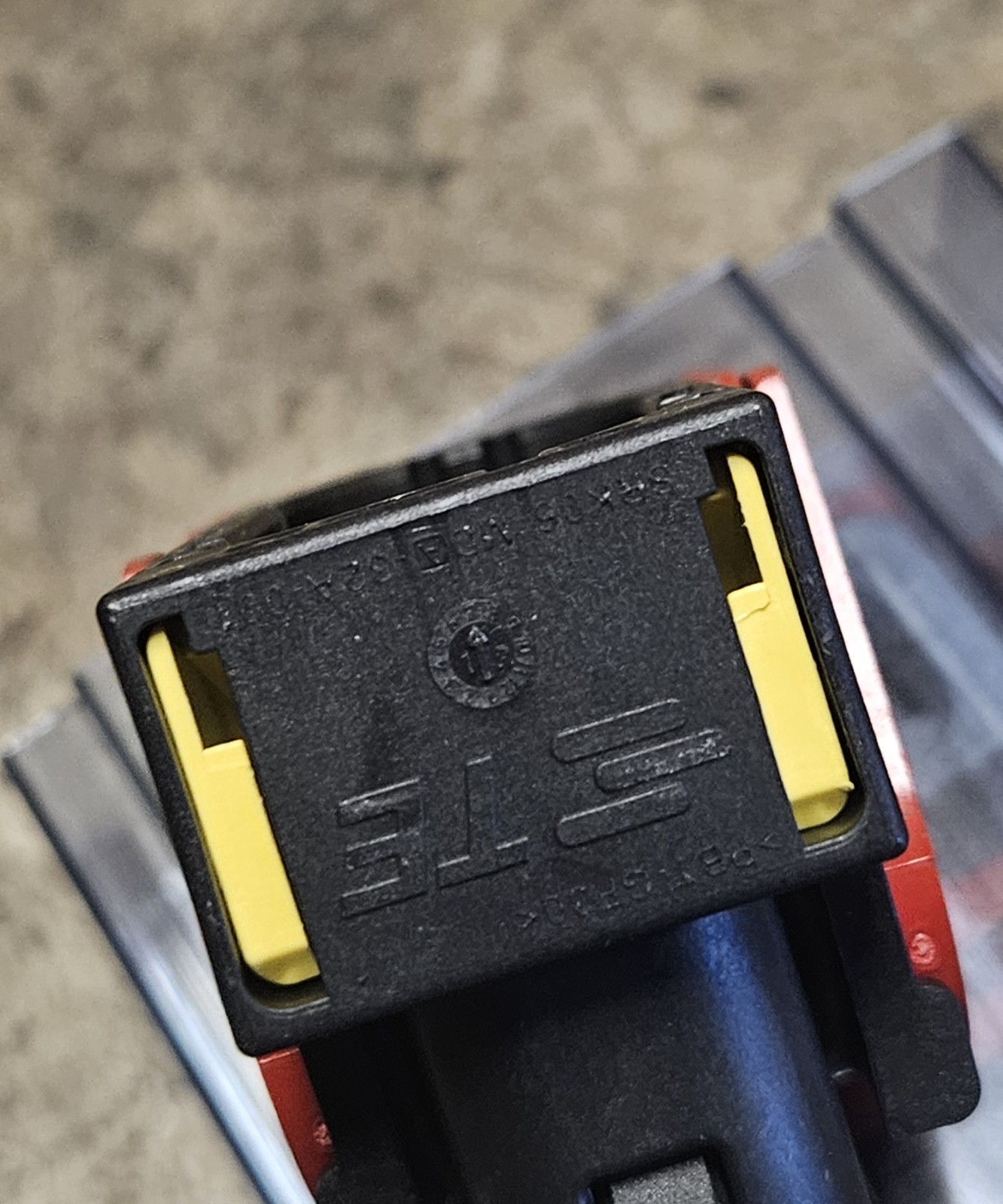 TE CONNECTIVITY Deutsch Connector Plug Housing 32POS SRK06-MDA-32A-001