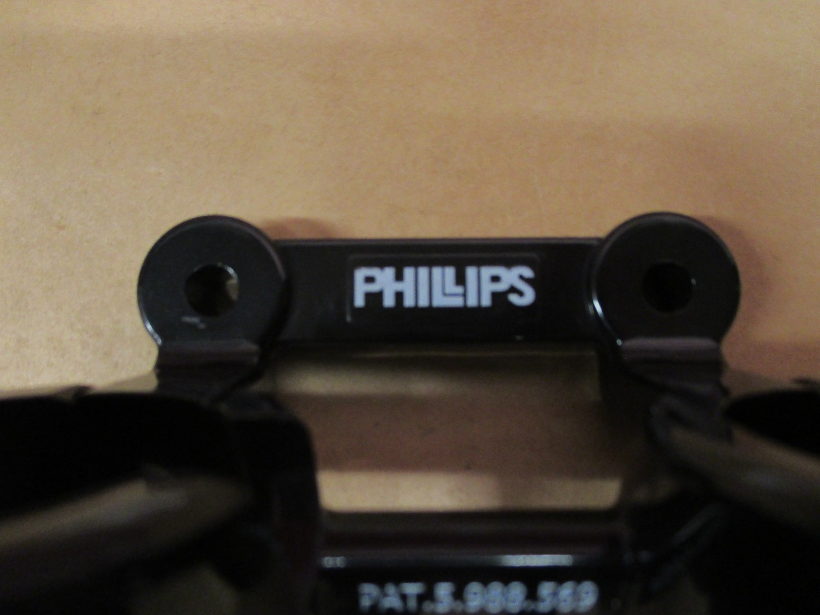 15-042 STOW-A-WAY PLUG PHILLIPS SEMI TRUCK PARTS NEW