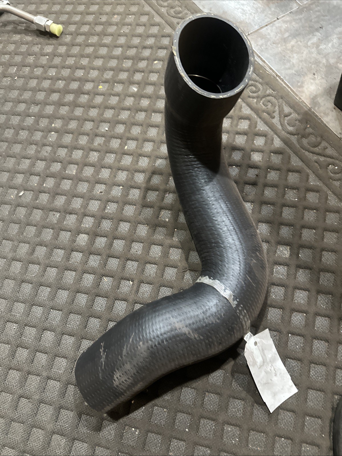 International 3843990C1 Pipe Air Flexible Cac Cold Side