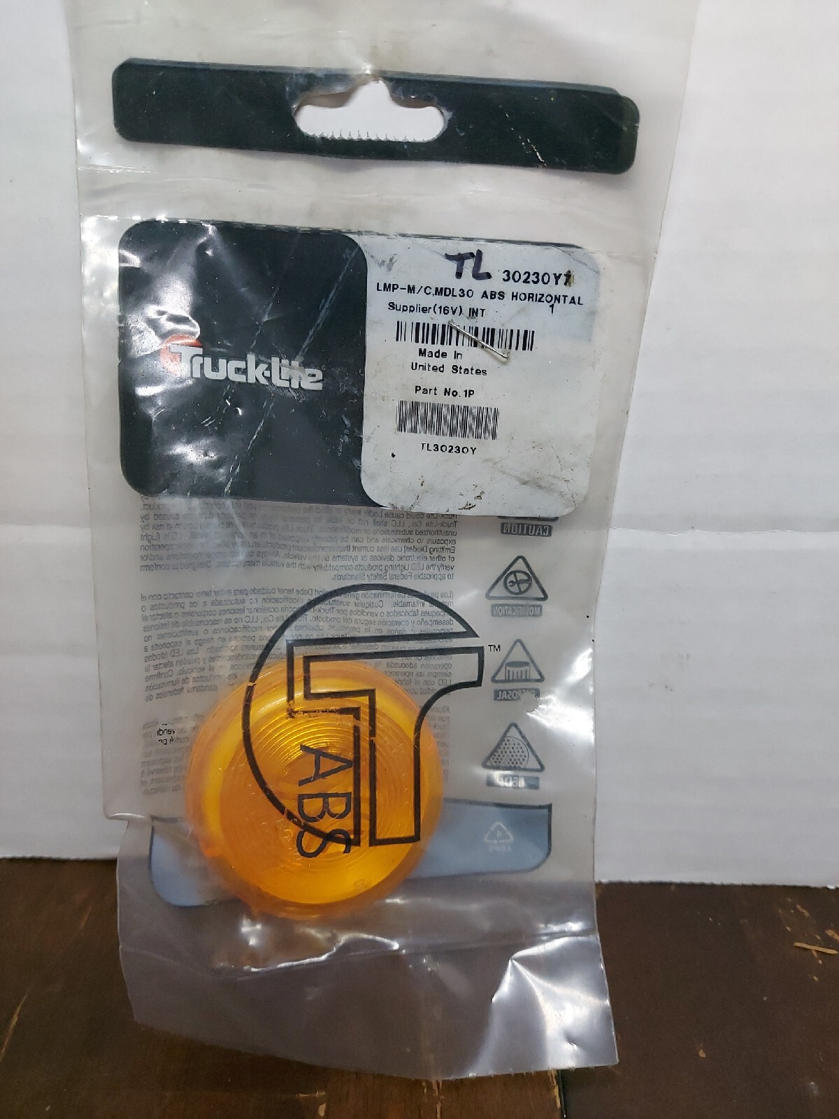 NOS Truck Lite 30230Y 30 Series Marker Clearance Light Incandescent