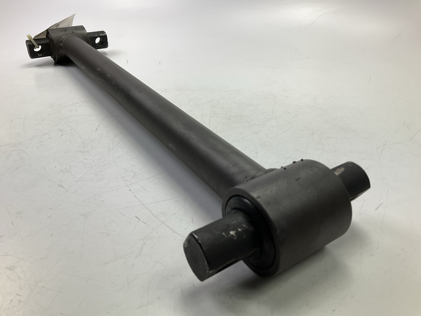 Automann TMR515 Torque Rod, 23″ For Freightliner, Replaces 16-167-9000, E-8808