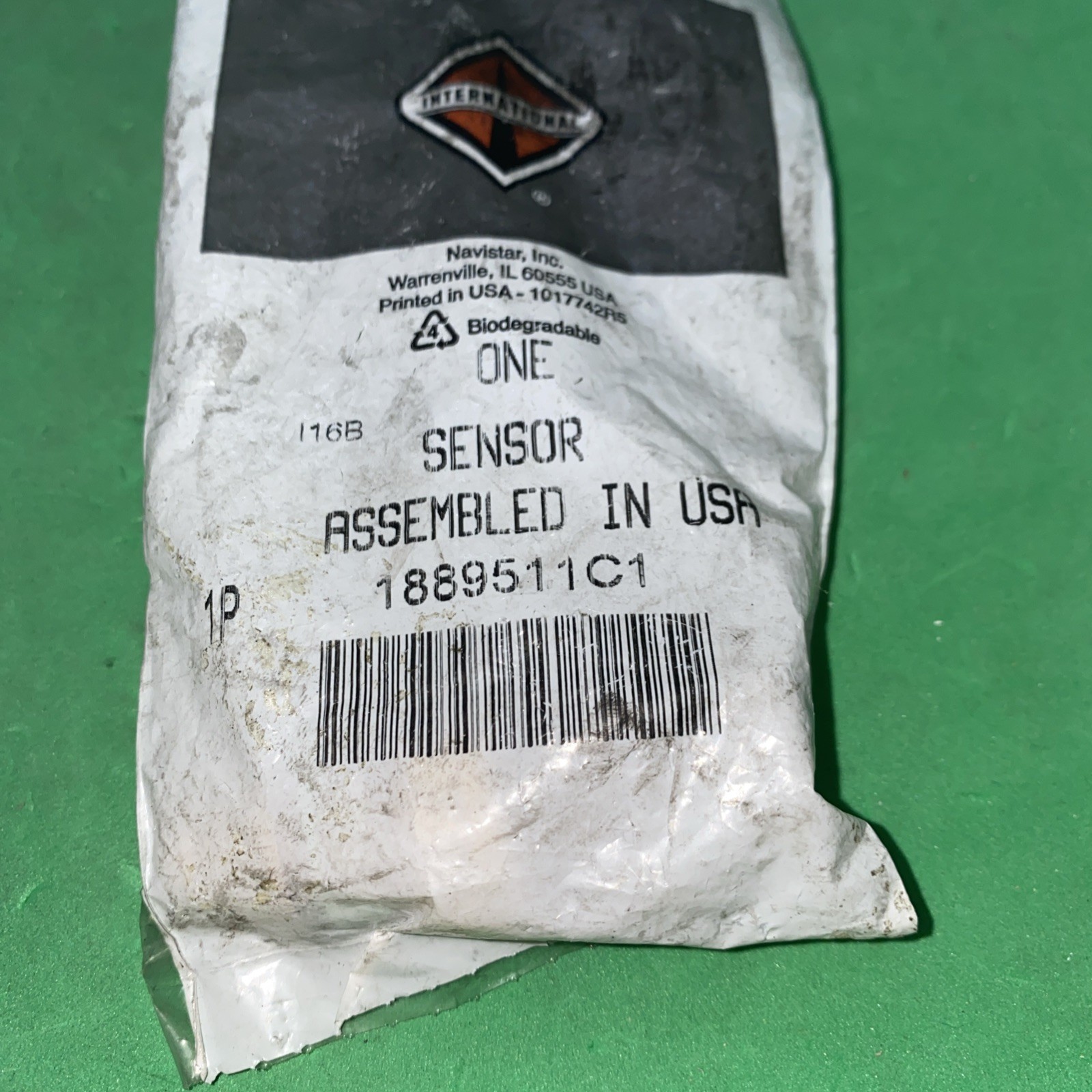 Genuine OEM International 1889511C1 Temperature Sensor Navistar