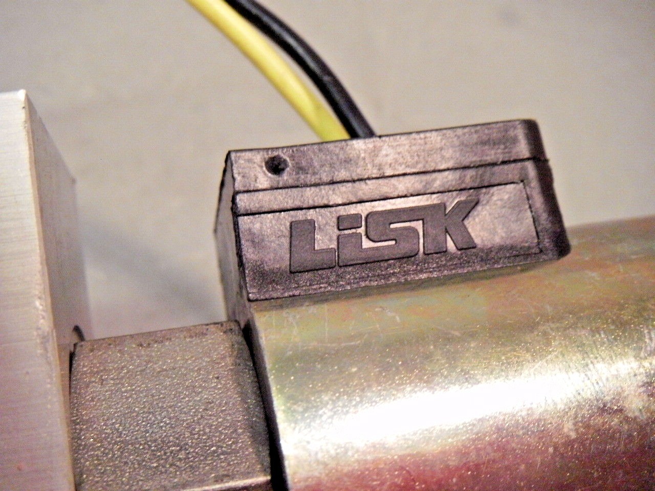 Sauer Danfoss TYC220211 Hydraulic 3Way Valve Lisk 24VDC Solenoid Comatrol CP5211