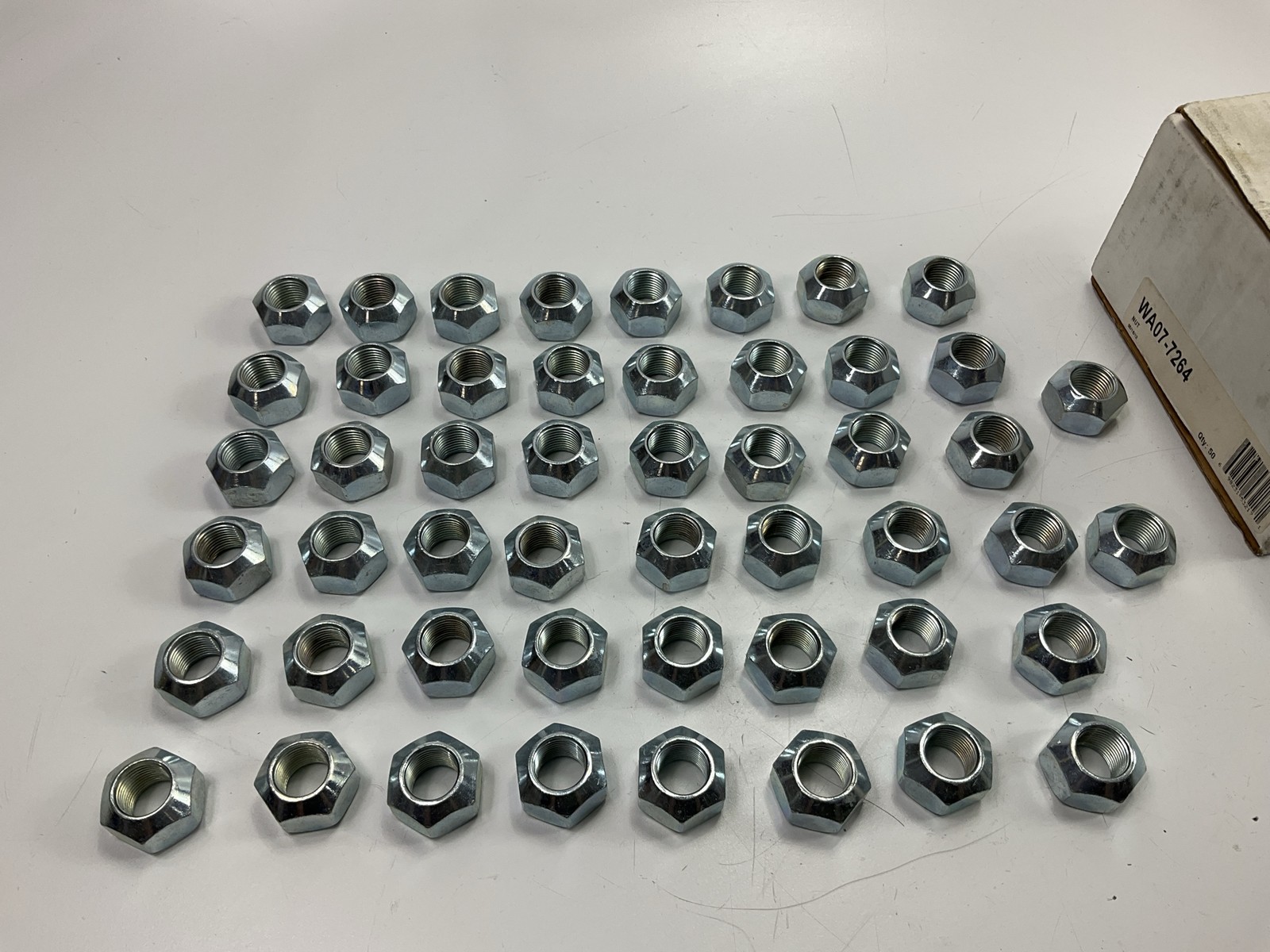 (50) World American WA07-7264 HD Lug Nuts 5/8″-18 Thread, 1″ Hex, 90° Conical