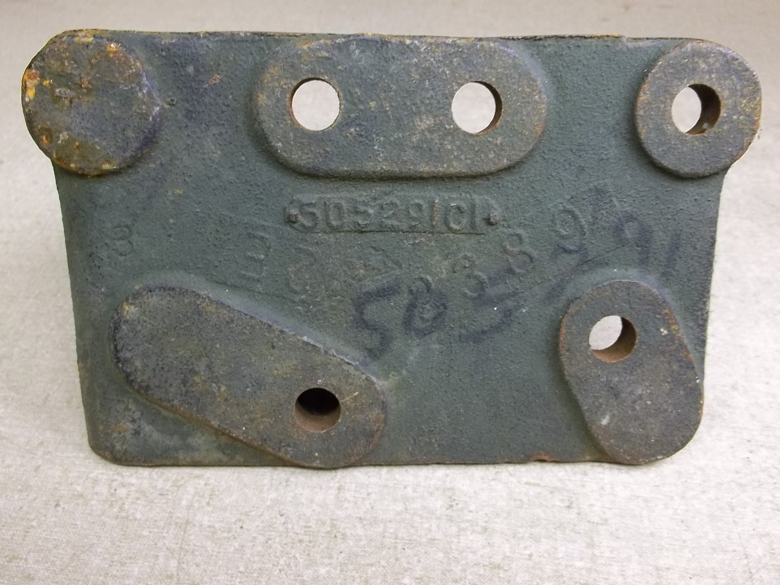 Semi Truck Bracket 50529101 *FREE SHIPPING*