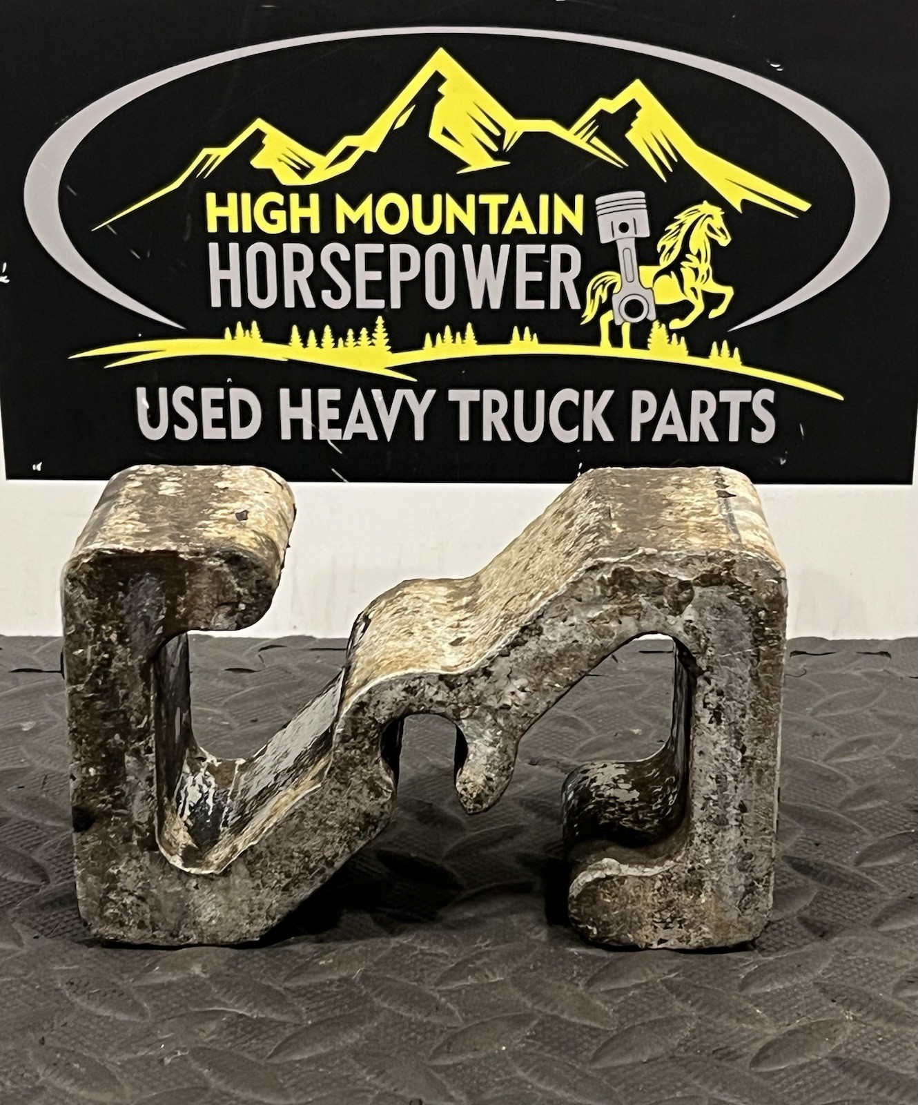 FREIGHTLINER Front Axle Spacer Block P/N: 16-15105-065 (TAG#: 15377)