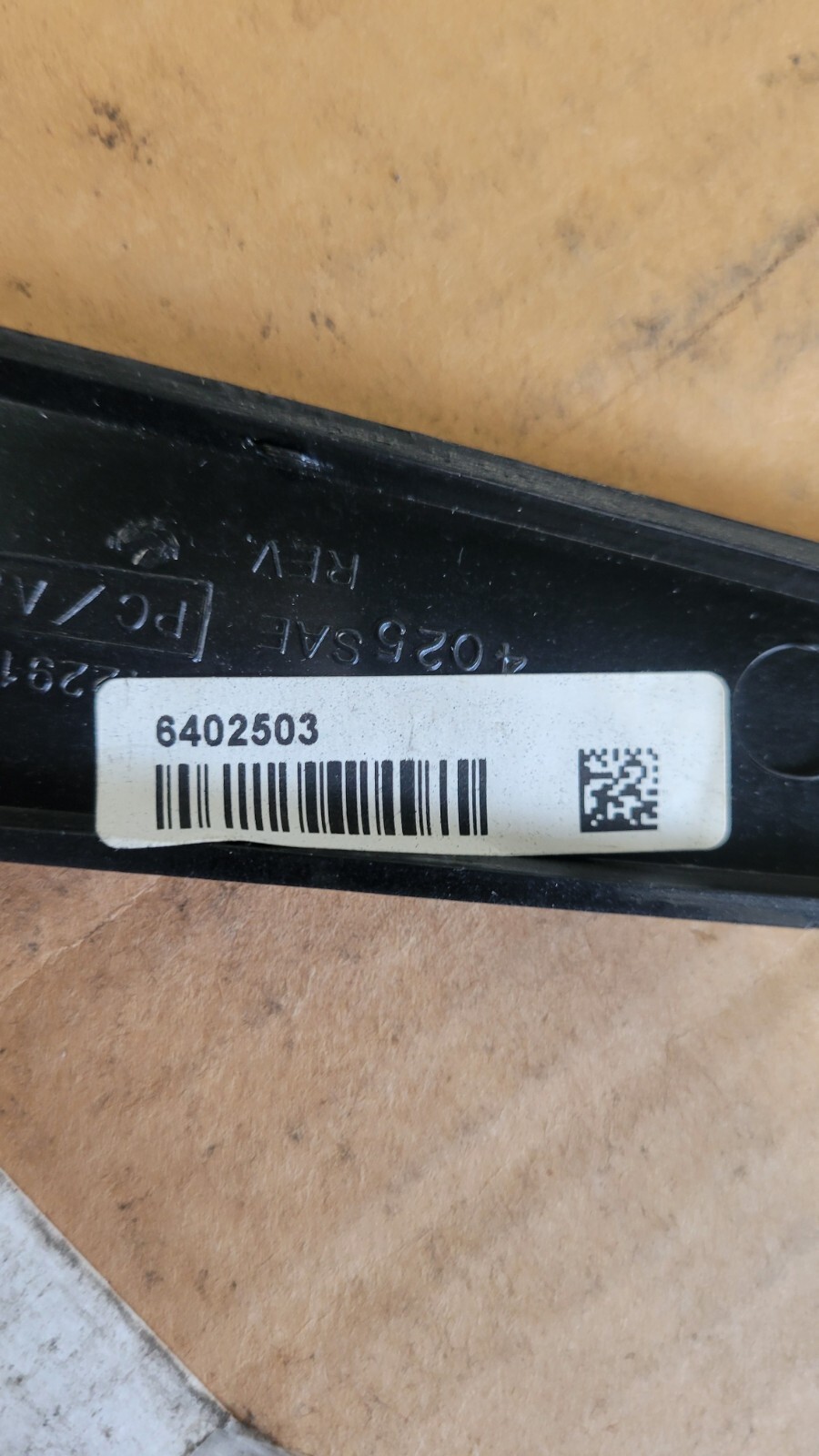 6402503, 613720152-PDC GENUINE VOLVO OEM RH LOWER ARM COVER NOS NO HDWE