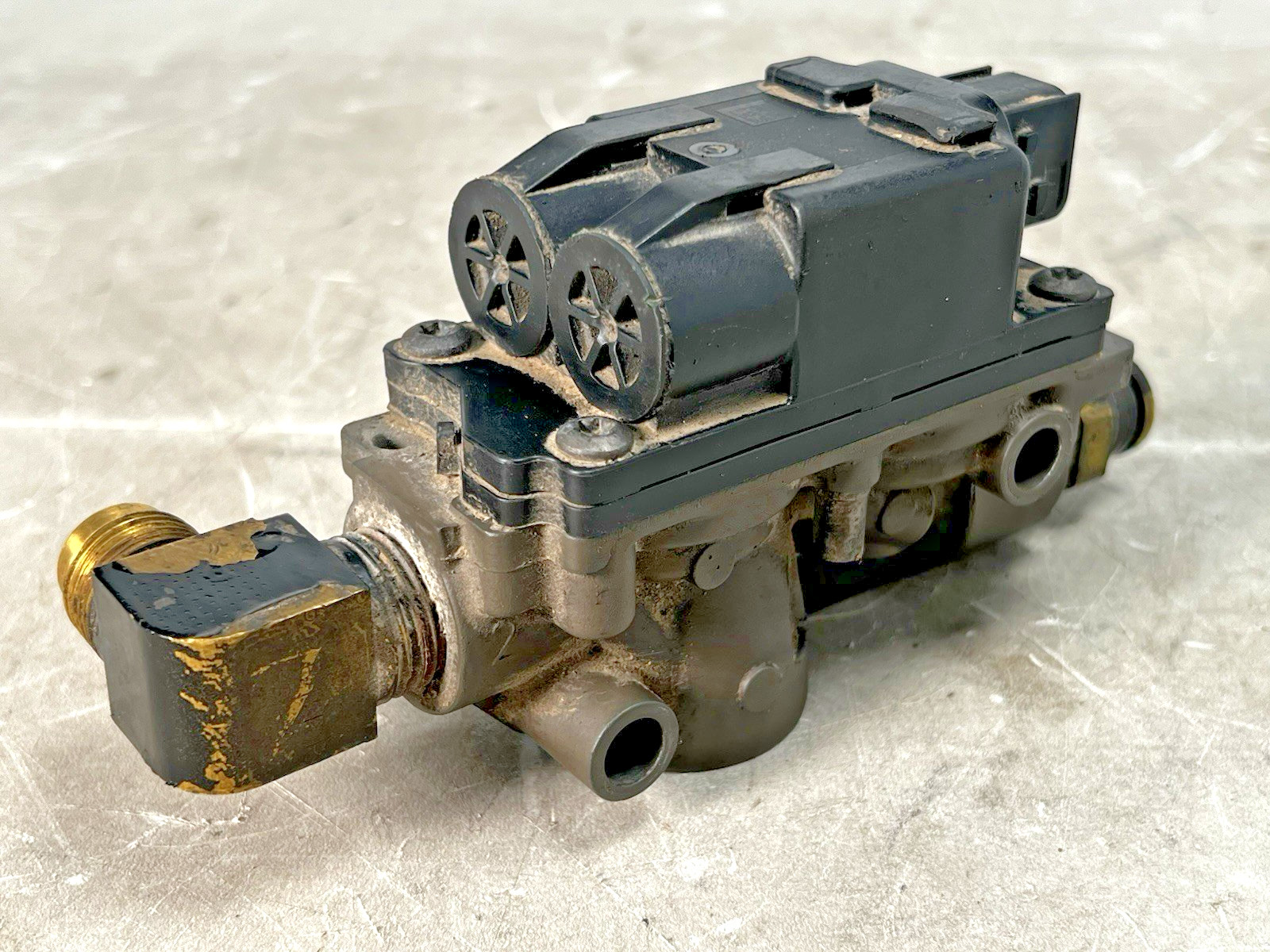 2021 Freightliner WABCO ABS Modulator Solenoid Valve (472-196-051-0) *2786*