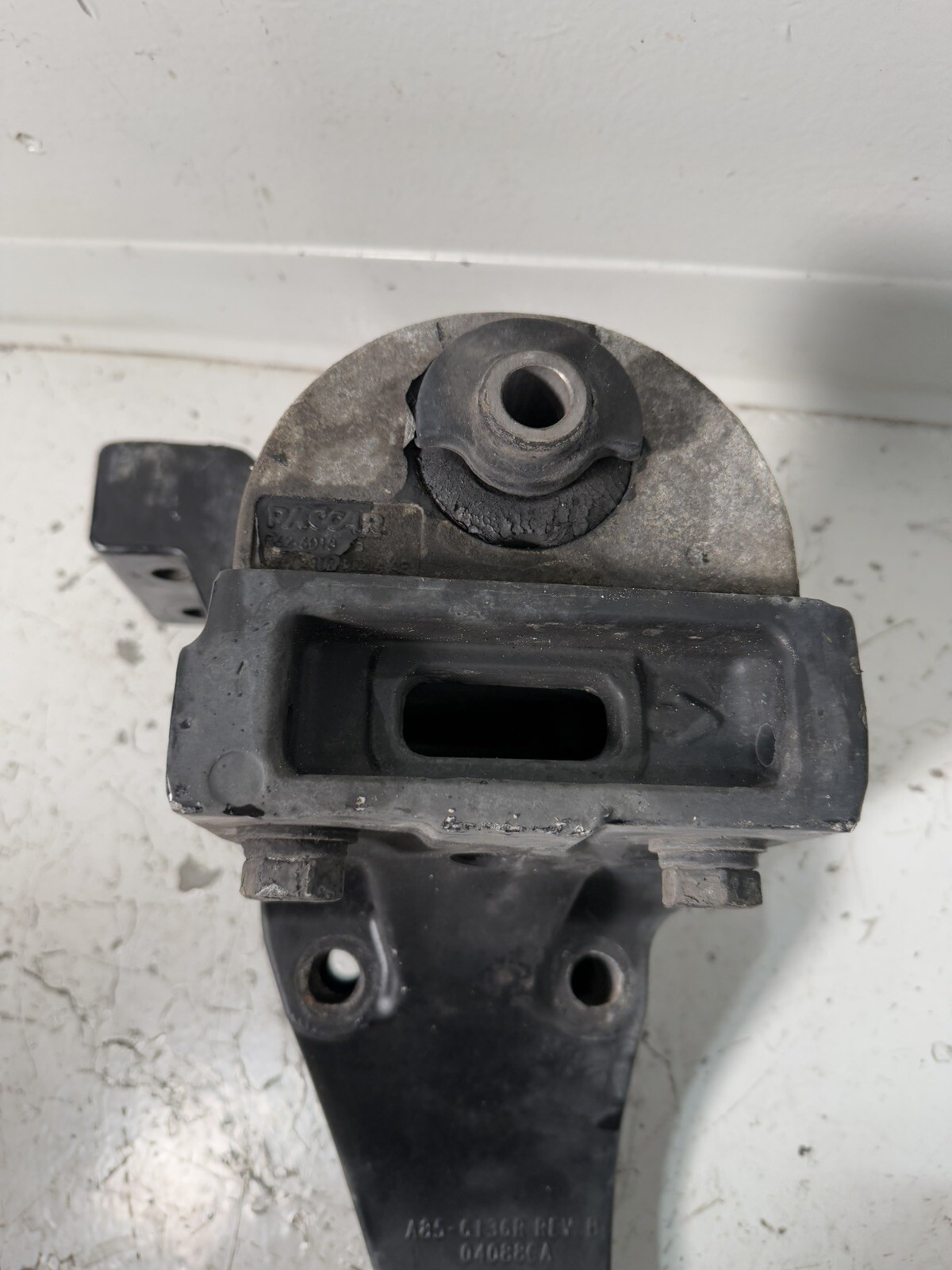 2020 PETERBILT 579 CAB MOUNT,BRACKET A85-6136