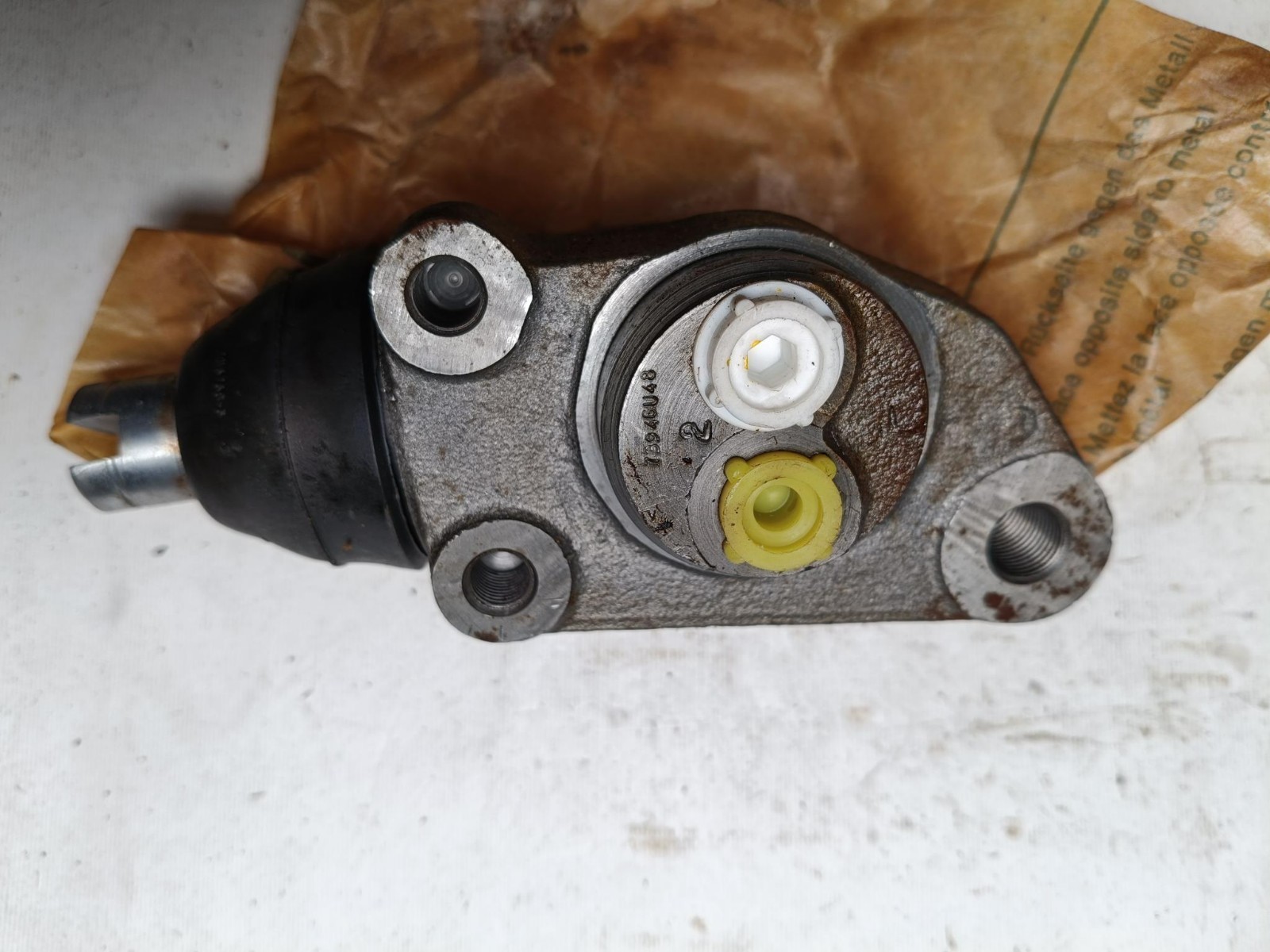 Girling RH front brake cylinder 64677394 NOS Redline Terrier Ford K D200-600