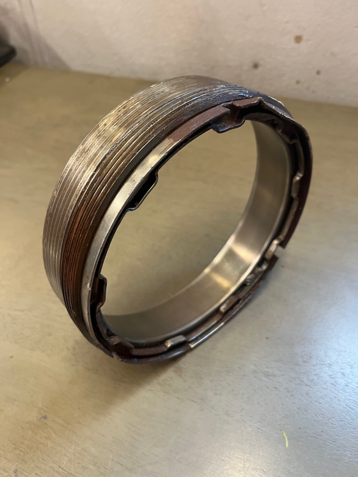 31044 EATON-SPICER DIFFERENTIAL BEARING CUP (THREADED)