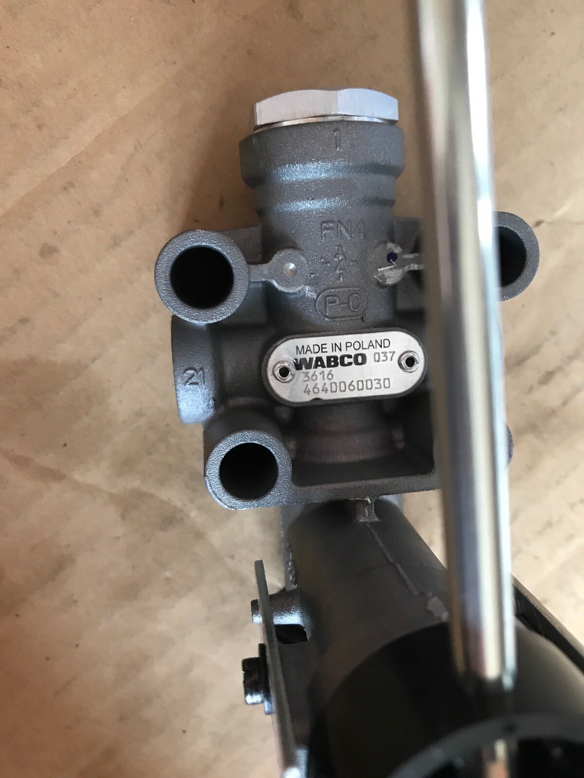 S464-006-003-0, S6460060030 New OEM Meritor Wabco Leveling Valve