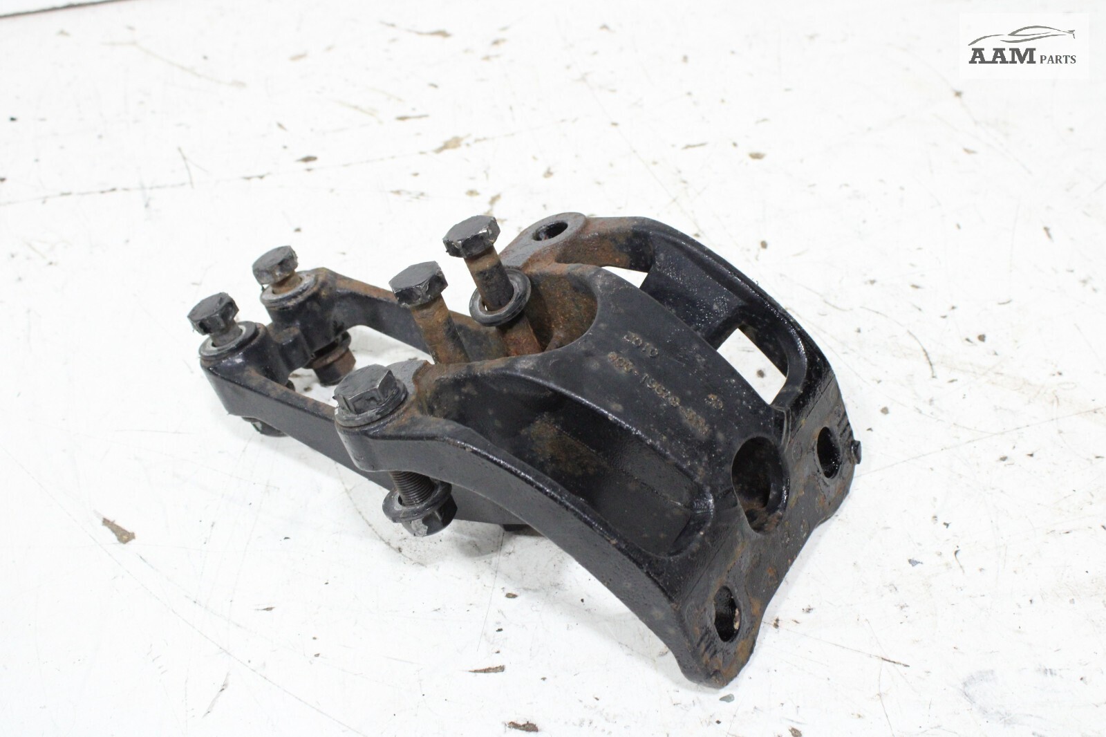 2018-24 FREIGHTLINER CASCADIA FRONT LEFT CAB MOUNT BRACKET R18-67961-000 OEM
