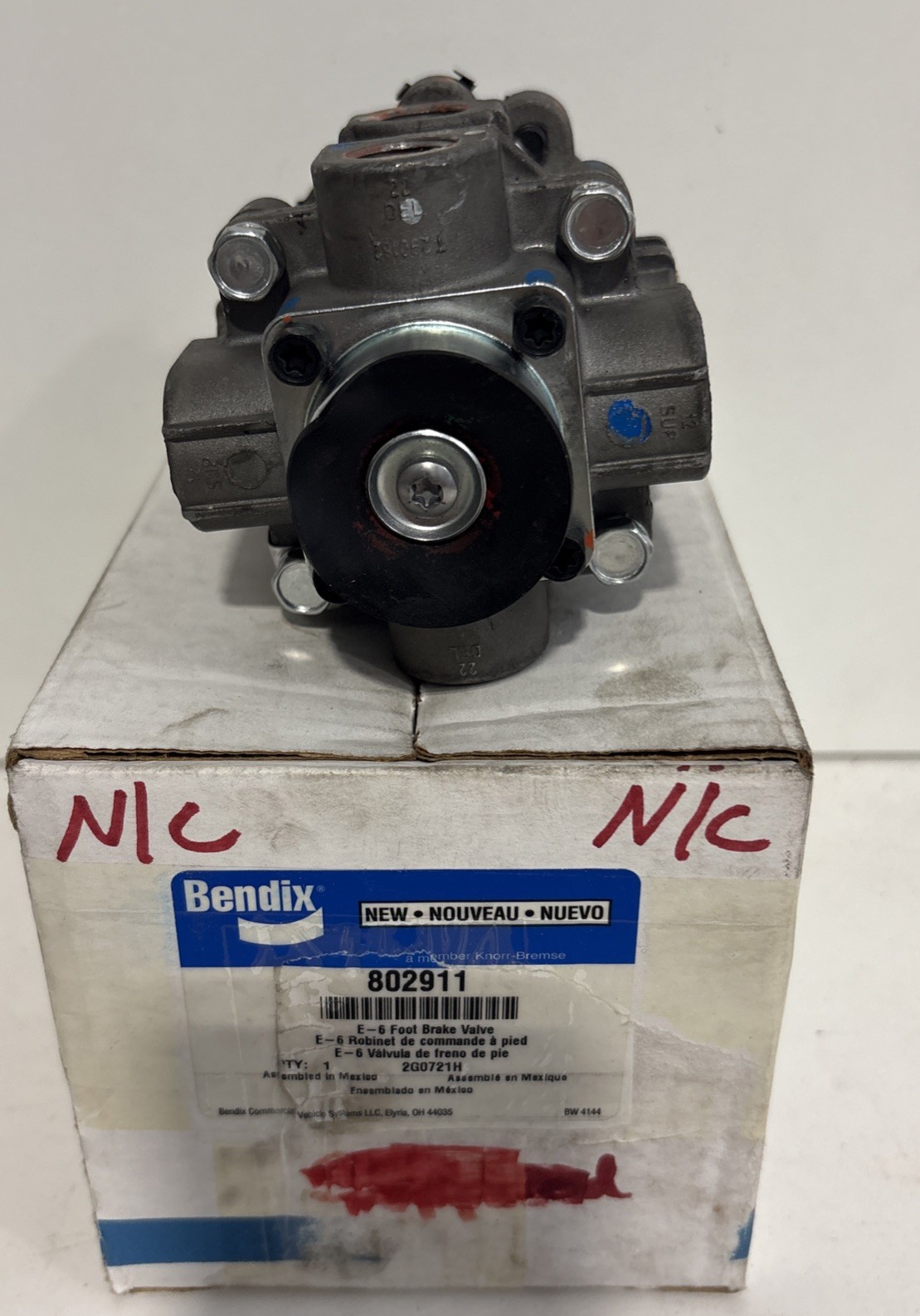 Genuine Bendix 802911 Brake Foot Valve New In Box Ships Free