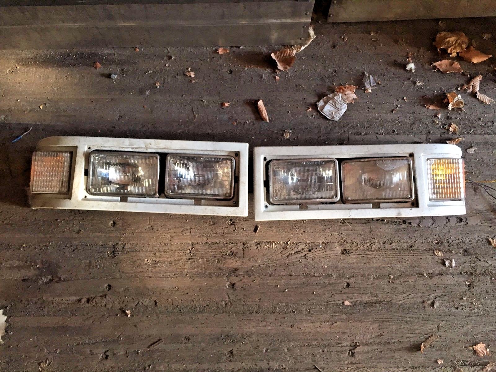 MCI D SERIES 1992-2006 HEAD LAMP ASSEMBLY – PAIR LEFT + RIGHT