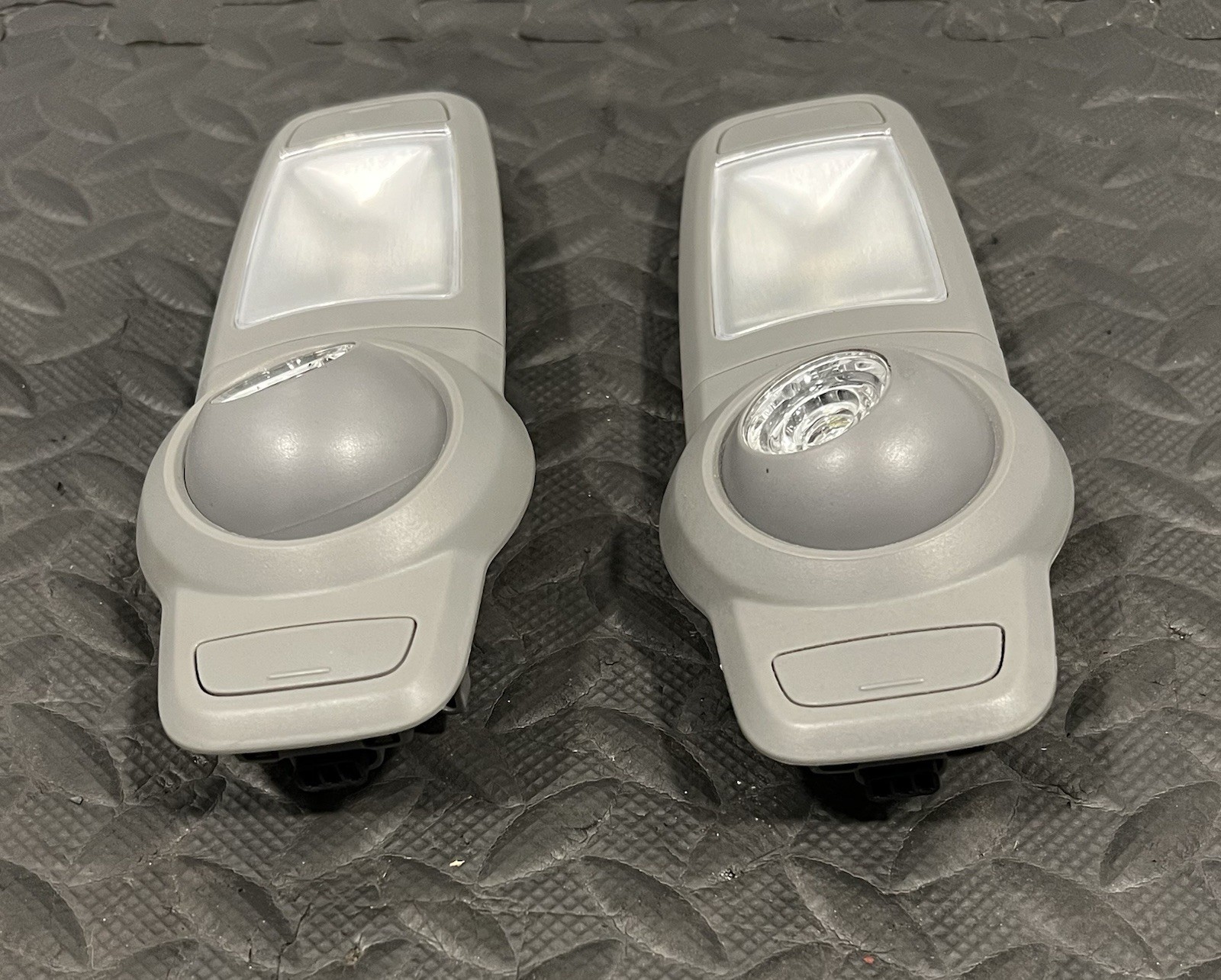 PACCAR PB Overdoor Modular Spot Light Lamp P/N: P54-1213-100711 (TAG# 15179)