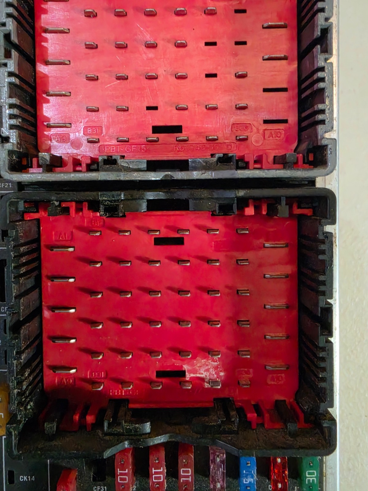 Kenworth T680 PACCAR Fuse Box P27-1147-0200 S53-1293-11E Cab PDC OEM