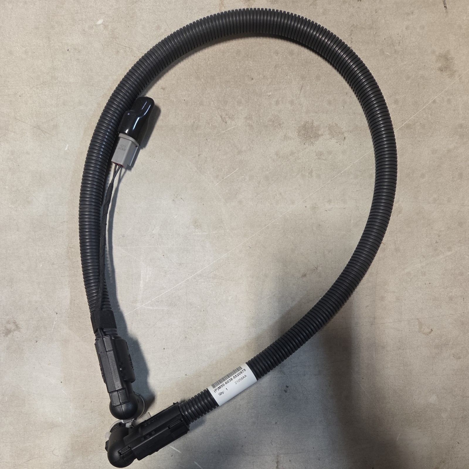 Kenworth M50-6038-5520975 Hose Assy Htd Def Pres (4 X 975 Mm)