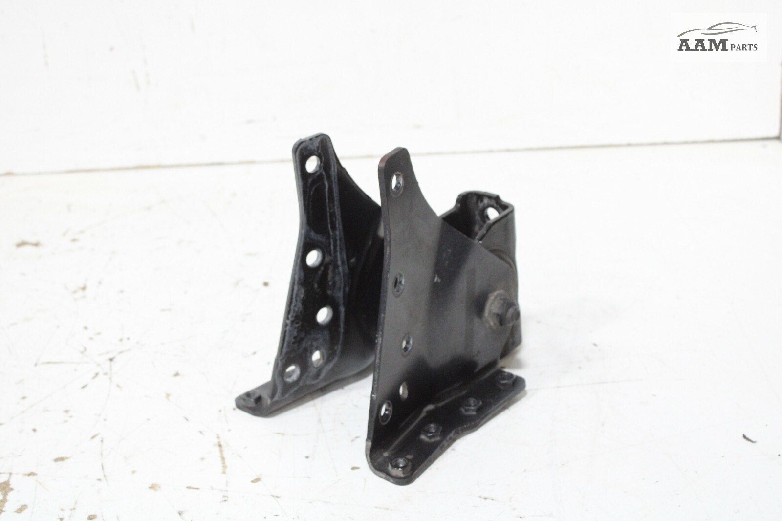 18-23 FREIGHTLINER CASCADIA FRONT LEFT CAB MOUNT BRACKET A18-59209-000 OEM