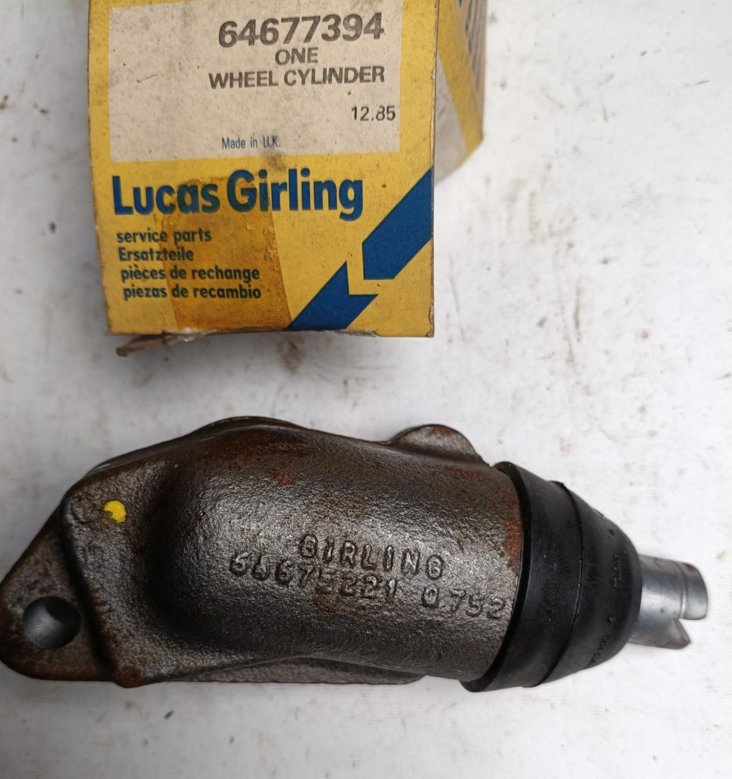Girling RH front brake cylinder 64677394 NOS Redline Terrier Ford K D200-600