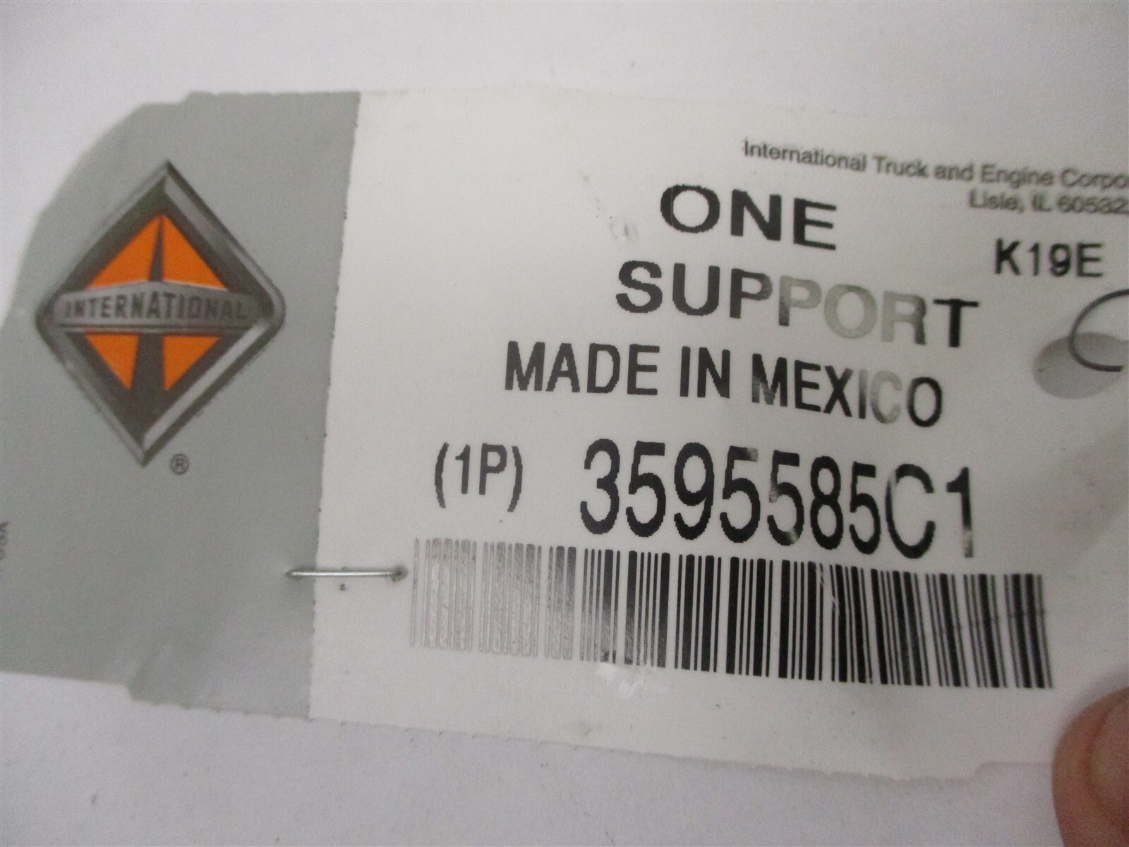 3595585C1 NEW INTERNATIONAL CAB SKIRT MOUNTING BRACKET LH SUPPORT