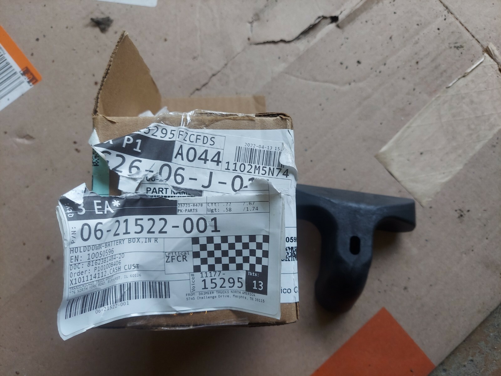FREIGHTLINER HOLDDOWN-BATTERY BOX,IN R 06-21522-001