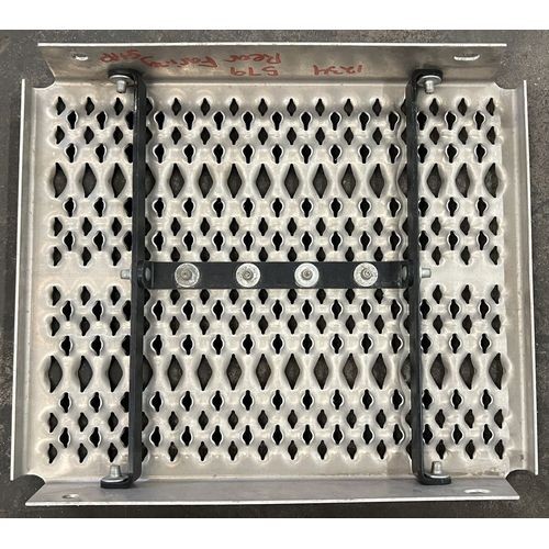 18″ x 15″ Deck Catwalk (Take Off 2016 Peterbilt 579) P/N: A22-1054 (TAG# 10880)
