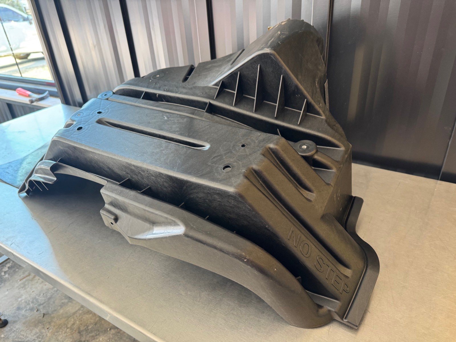 NAVISTAR PDC EXTENSION, FRONT FENDER R W/CU 4054650C3