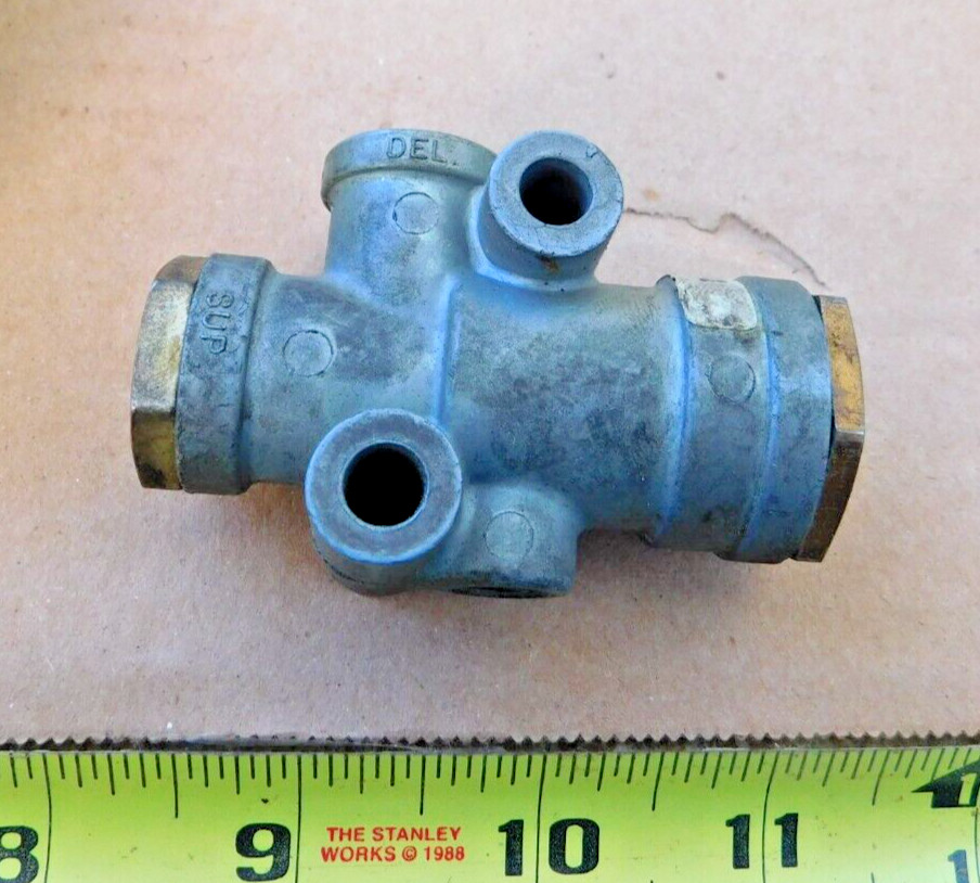 NEW BENDIX TRUCK BRAKE SYNCHRONIZING VALVE SV-1 268825