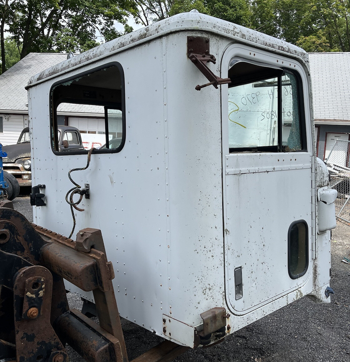 International 9300 Cab Semi Road Tractor Doors Dash Column