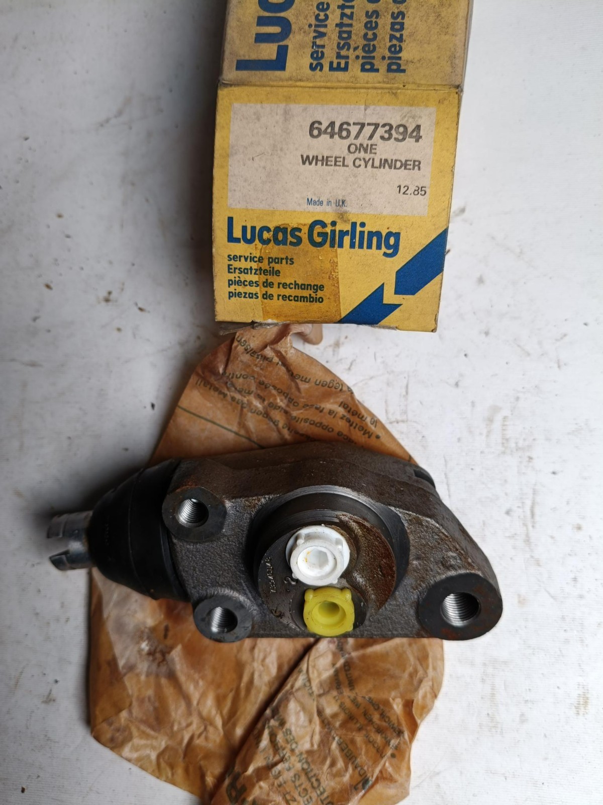 Girling RH front brake cylinder 64677394 NOS Redline Terrier Ford K D200-600