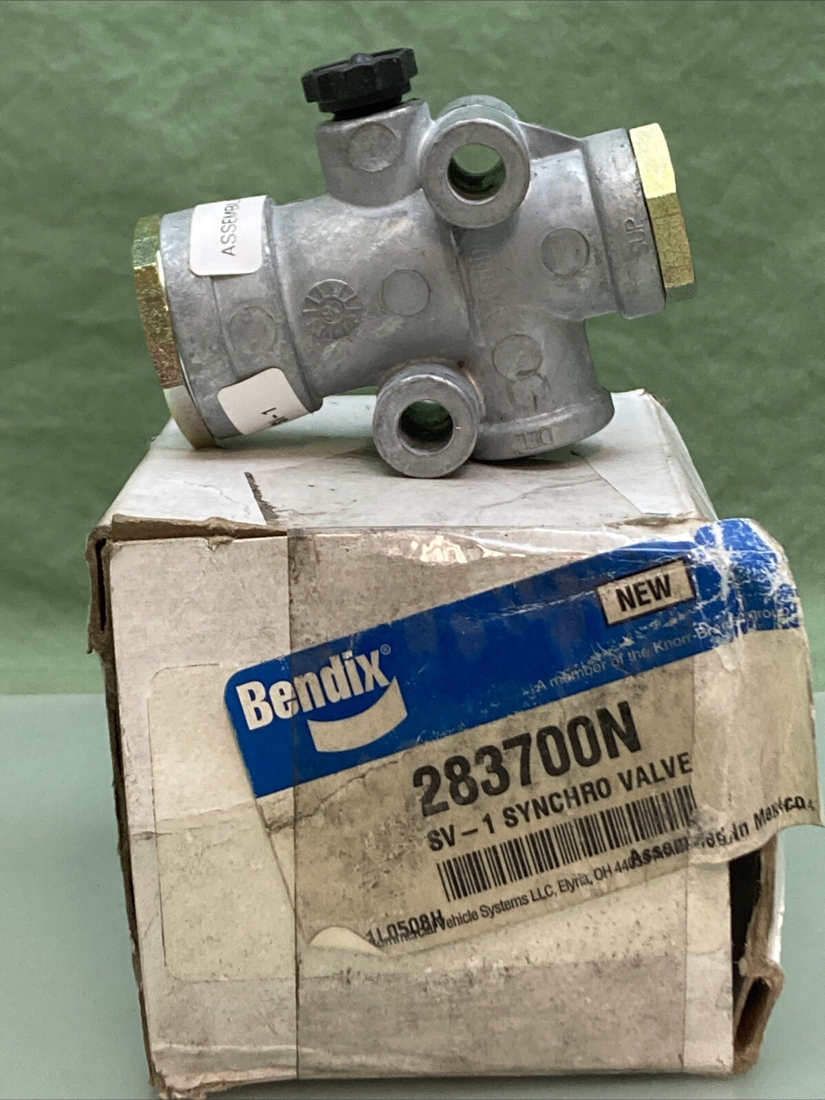NEW GENUINE BENDIX 283700N 71 psi 1/4″-18 NPT Control Port Synchronizing Valve
