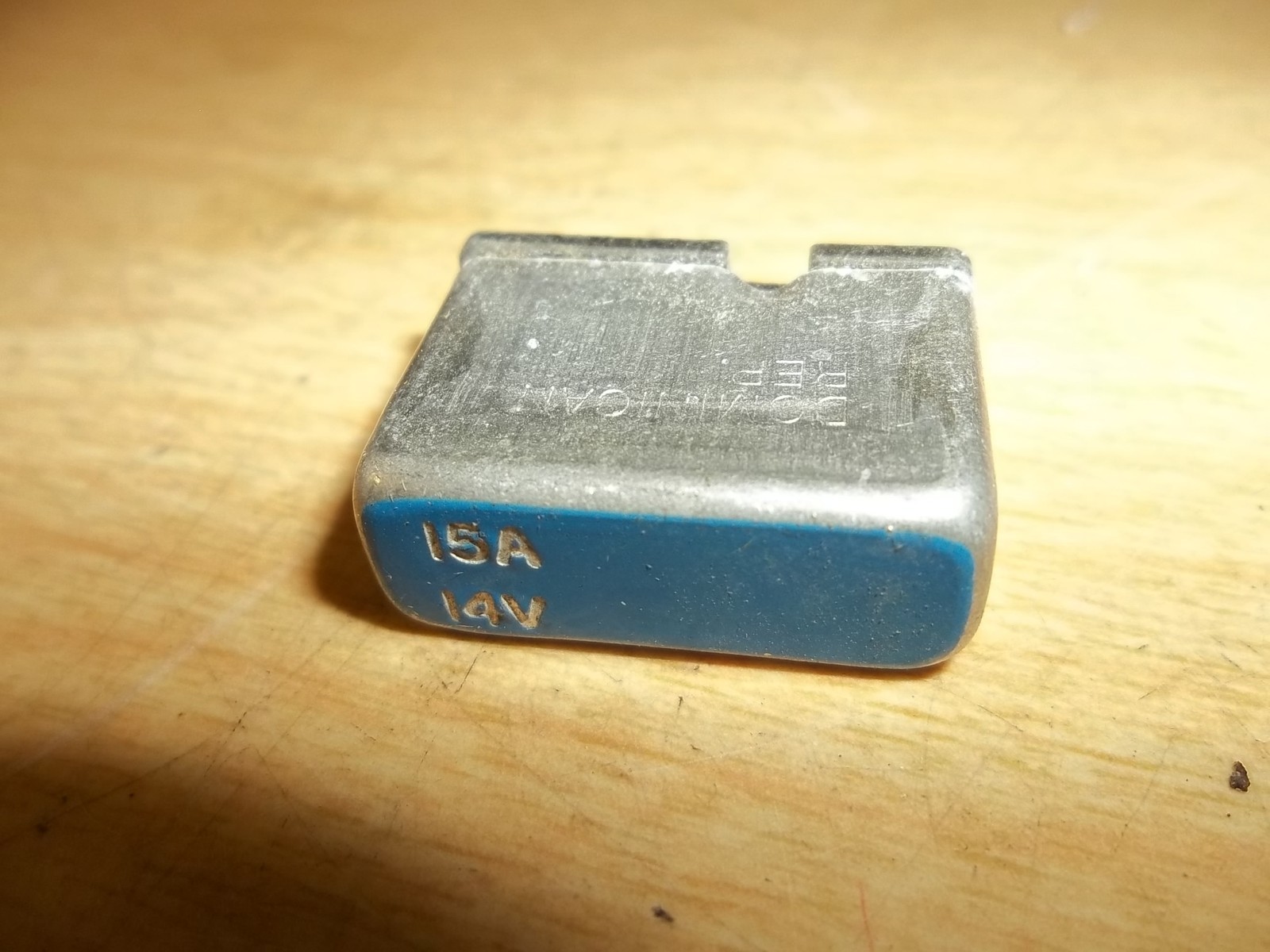 Metal Automotive Circuit Breaker Fuse 15A 14V Blue *FREE SHIPPING*